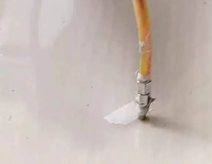 武陵源瓷砖空鼓维修公司专业解答在瓷砖铺贴过程中，如果使用的砂料过粗（如全部使用了粗砂），可能会导致以下问题